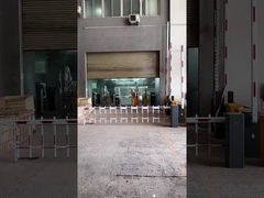 Niet-veer Intelligente DC24V motor Hoge snelheid 1.2s-3s Verstelbare arm barrière poort